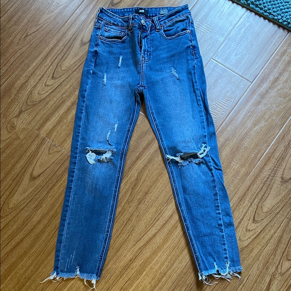 Trendy Distressed Ankle Jeans in Blue